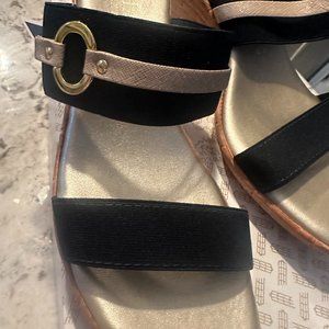 Italian Shoemaker - Sandals.  New.  US Size 8.5.  Navy with Gold strap/ring